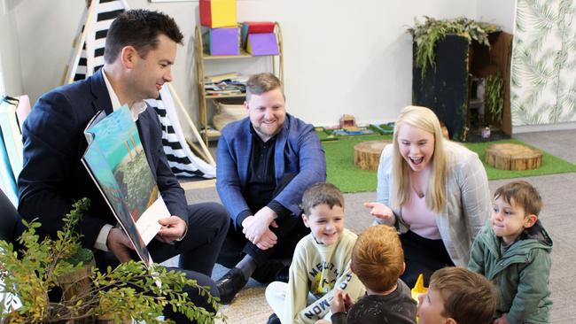 Dean Winter reading to children at Cambridge Road Play &amp; Learn, with MPs Luke Edmunds and Meg Brown.