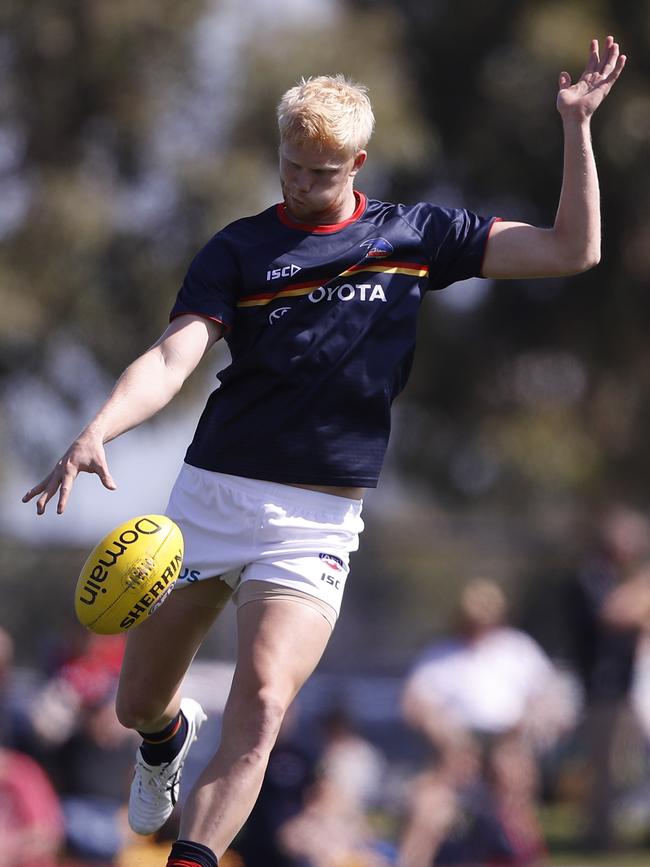 Elliott Himmelberg warming up before the match. Picture: Dylan Burns/AFL Photos via Getty Images