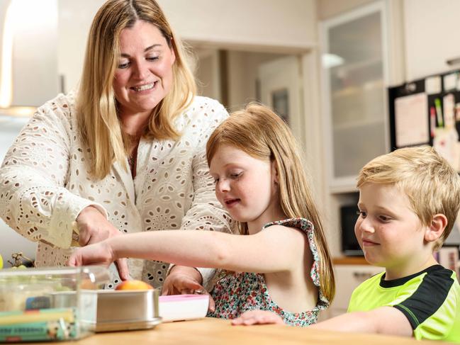 NEWS ADVSandra Senn with kids Murphy, 8 and Garrison (boy, 6)  getting lunch boxes packed .Image/Russell Millard Photography