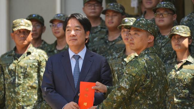 Taiwan President Lai Ching-te poses for a picture with navy personnel during a visit to inspect military troops at the Air Defence Company.