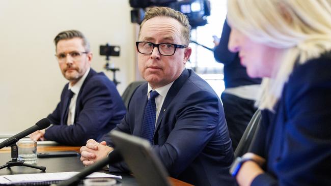 Andrew McGinnes (L) with former CEO Alan Joyce and Jetstar CEO Steph Tully. Picture: Aaron Francis/NCA Newswire