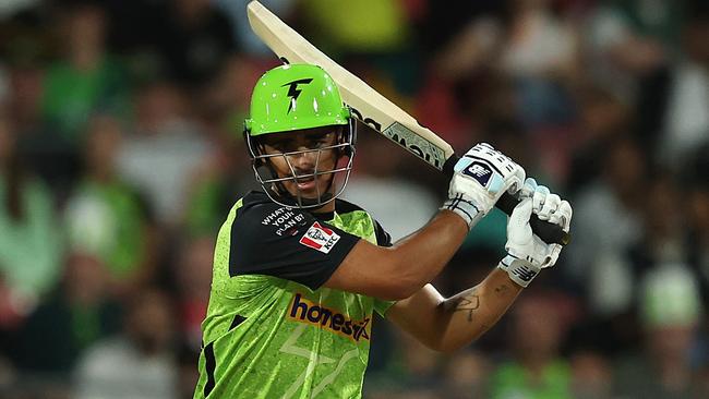 SYDNEY, AUSTRALIA - JANUARY 22: Ollie Davies of the Thunder bats during the BBL The Knockout match between Sydney Thunder and Melbourne Stars at ENGIE Stadium on January 22, 2025 in Sydney, Australia. (Photo by Robert Cianflone/Getty Images)