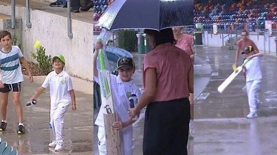 Mel Jones gifted a brand new cricket bat to some kids during the women's Ashes Test.