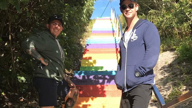 Bron Noffke and Chris Hemsworth on the Rainbow Beach stairs, which became popular on social media.