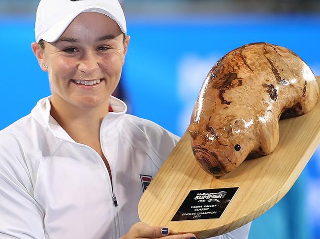 Ash Barty accepts the Yarra Valley Classic trophy.