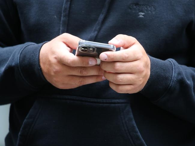 SYDNEY, AUSTRALIA - Newswire Photos DECEMBER 18, 2022: Members of the public are seen using their phone as the personal data of Australians is being stolen at a rate of more than 20 times above the global average new research reveals. Picture: NCA Newswire / Gaye Gerard