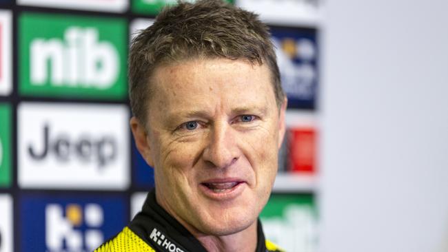 Richmond coach Damien Hardwick spoke to the Ormond players last Thursday night. Picture: Daniel Pockett