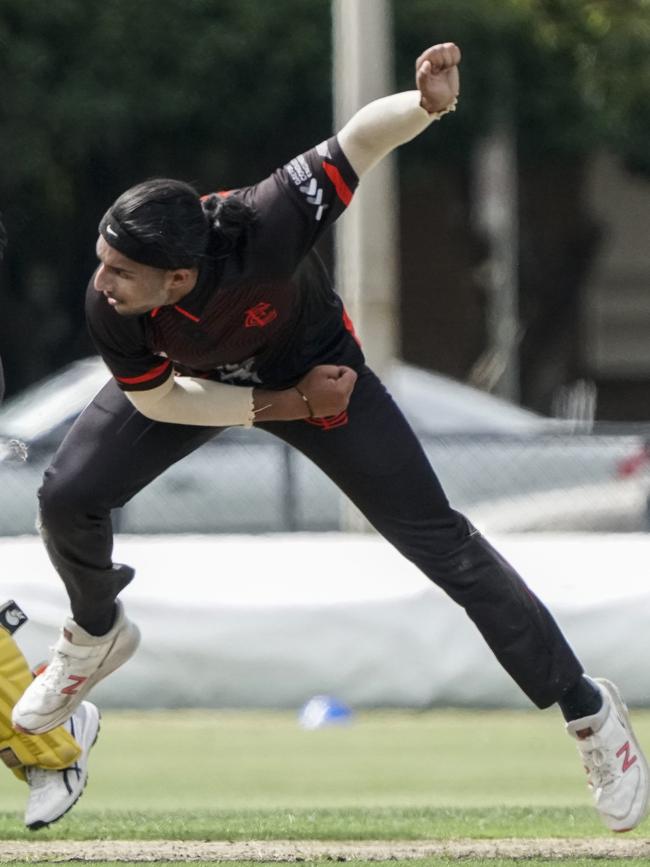 Musa Hussain bowling for Essendon. Picture: Valeriu Campan