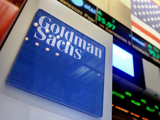 epa04317110 A sign of US bank Goldman Sachs on the floor of the New York Stock Exchange at the start of the trading day in New York, New York, USA, 15 July 2014. Goldman Sachs surprised Wall Street by reporting an increase in second quarter profits on 15 July, the same day the largest US bank by assets, JPMorgan Chase, said its net profits in the period were down. The quarterly results of the two banks were better than experts' predictions and traders reacted positively. The share price of each climbed in early trading on Wall Street.  EPA/JUSTIN LANE