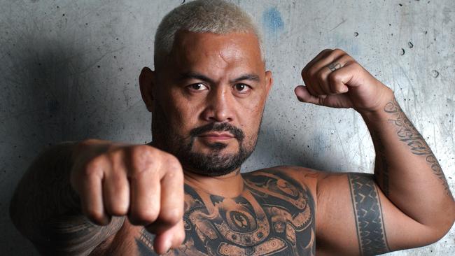 Mark Hunt is set to face Paul Gallen. Picture: AAP/Ben Rushton