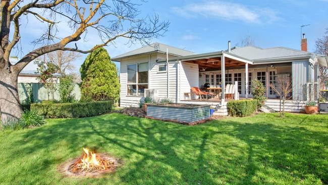 Over in Mansfield, 7 Curia St could sell for $795,000-$870,000.