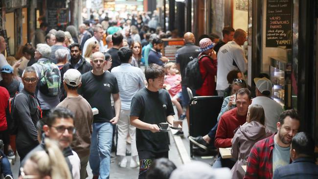 Shoppers in Melbourne. Picture: David Crosling/NCA NewsWire