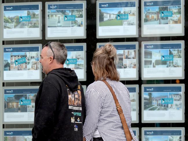 MELBOURNE, AUSTRALIA - NewsWire Photos OCTOBER 27, 2022: Generic image of real estate agent window in Melbourne. Picture: NCA NewsWire / Andrew Henshaw