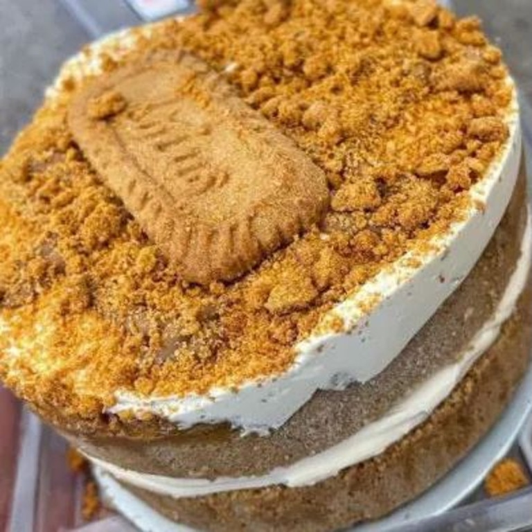 Just look at that beautiful cake. Picture: Instagram/@nickvavitiss