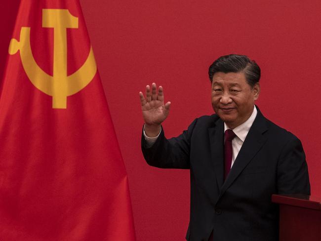 BEIJING, CHINA - OCTOBER 23: General Secretary and Chinese President  Xi Jinping waves as he leaves after speaking at a press event with Members of the new Standing Committee of the Political Bureau of the Communist Party of China and  Chinese and Foreign journalists at The Great Hall of People on October 23, 2022 in Beijing, China. (Photo by Kevin Frayer/Getty Images)