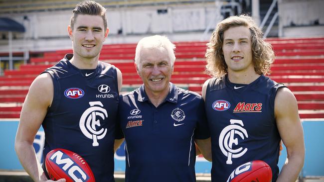 Mick Malthouse with new recruits Kristian Jaksch and Sam Wylie. Picture: Wayne Ludbey