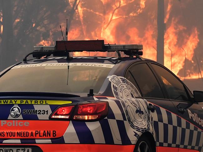 Batlow locals and tourists in the iconic Kosciuszko National Park were given a 10am Friday deadline to escape the area.