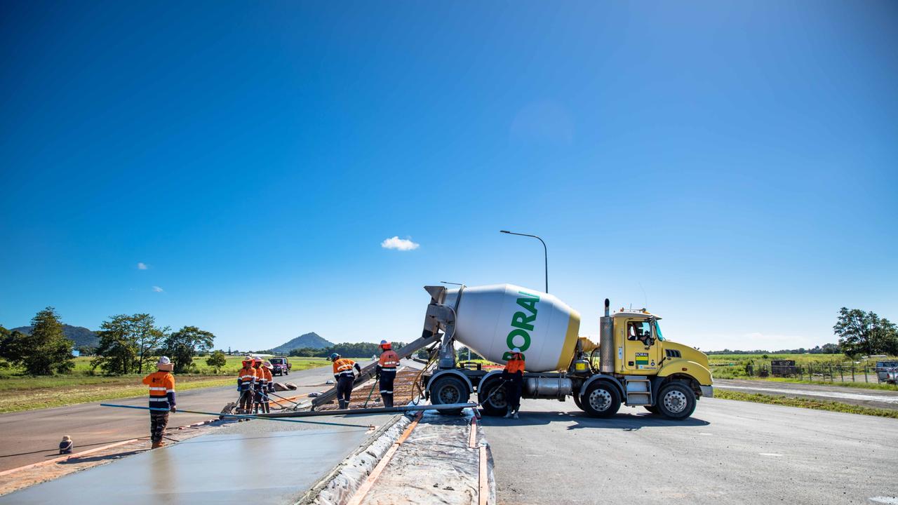 power-outage-ergon-energy-crews-work-to-fix-blackout-the-cairns-post