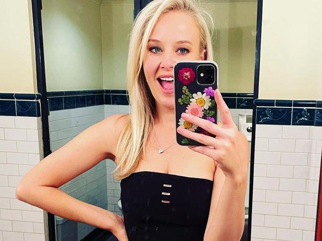 Jana Hocking has shared the 'millennial' way she dumped an ex on Kinda Sorta Dating. Picture: Instagram/JanaHocking