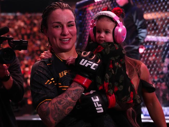 Pennington celebrates her title win with daughter Alayah. Picture: Jeff Bottari/Zuffa LLC via Getty Images