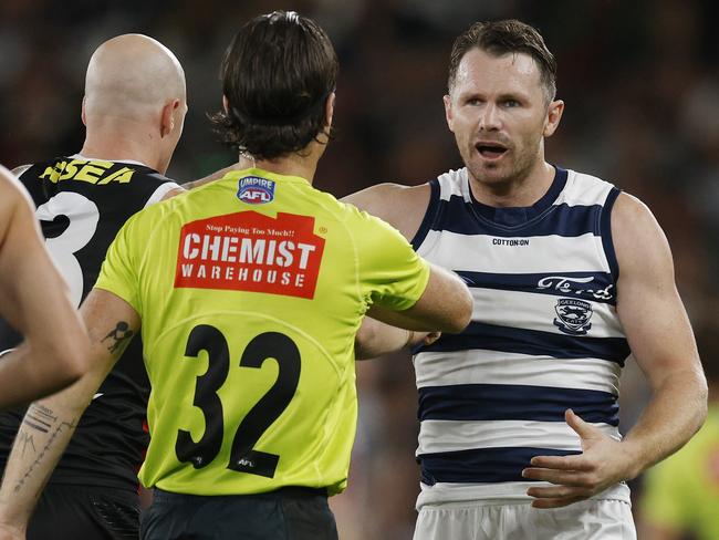 NCA. MELBOURNE, AUSTRALIA. 22nd March, 2025 .  AFL Round 2. St Kilda vs Geelong at the Marvel Stadium.  Umpire Jacob Mollison  tells Patrick Dangerfield of the Cats he has been reported for his hit on Ryan Byrnes of the Saints during the 3rd qtr.   . Picture: Michael Klein