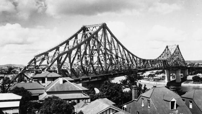 The Story Bridge in 1940.