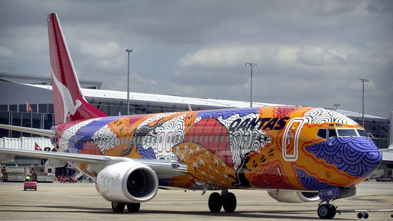 "Yananyi Dreaming", the Qantas Boeing 737-800 aircraft at Sydney Airport, in 2002.