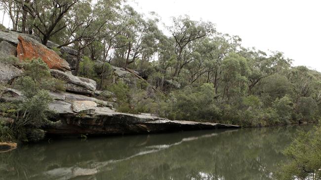 Tahmoor Canyon and Mermaids Pool at Rockford Bridge, Tahmoor, NSW, one of the best southern Sydney dog walks.