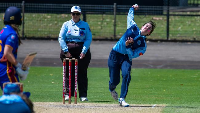 Alexandra Mavros bowling for Parramatta. Picture: Thomas Lisson