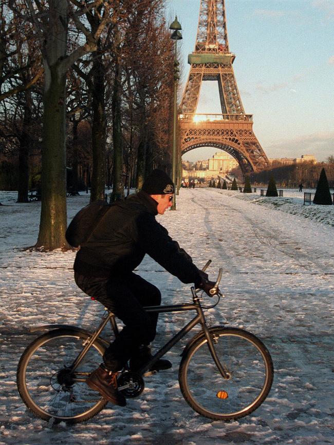 There are plans for 100km of new pop-up bike routes in Melbourne.