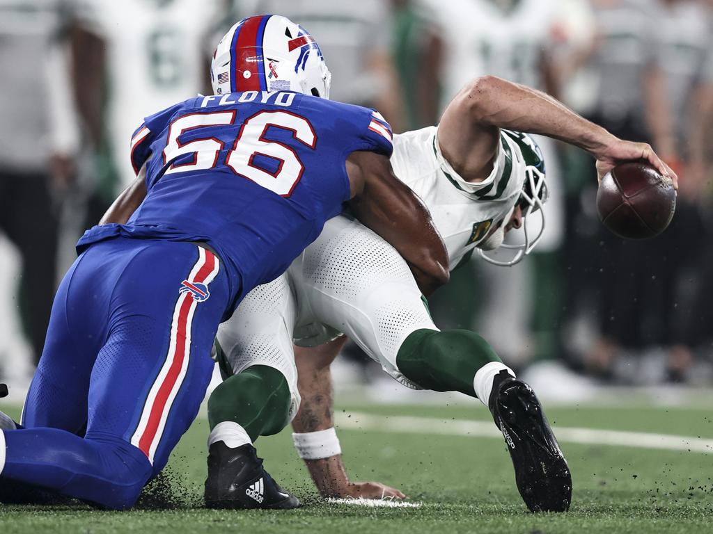 Aaron Rodgers injury during NY Jets vs. Buffalo Bills game at MetLife  Stadium