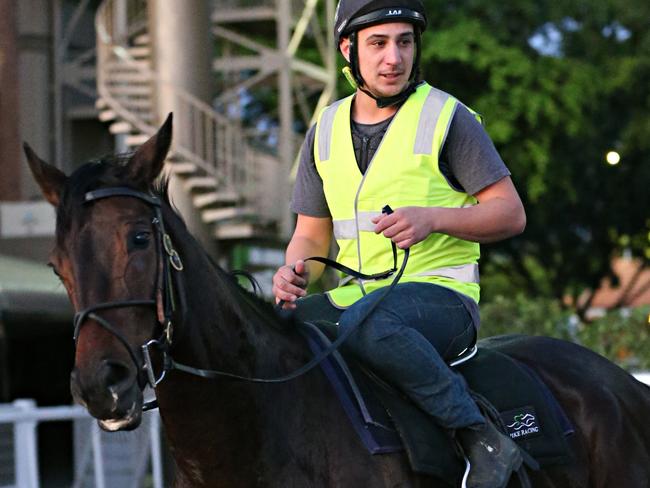 Pike keeps his cool as filly waits for Oaks start