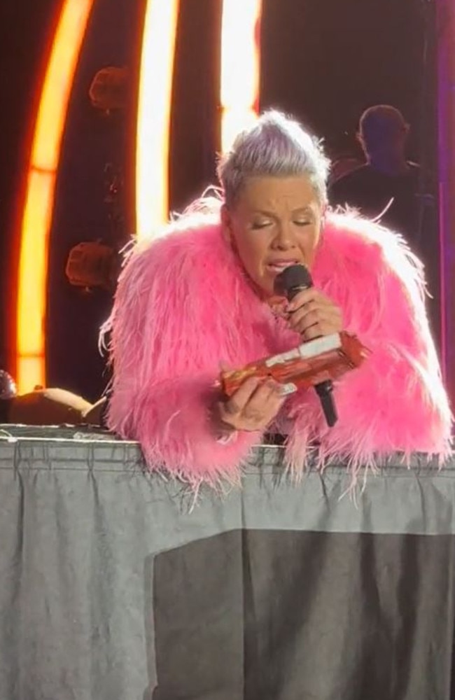 Pink was gifted a packet of Tim Tams by fan in Melbourne.