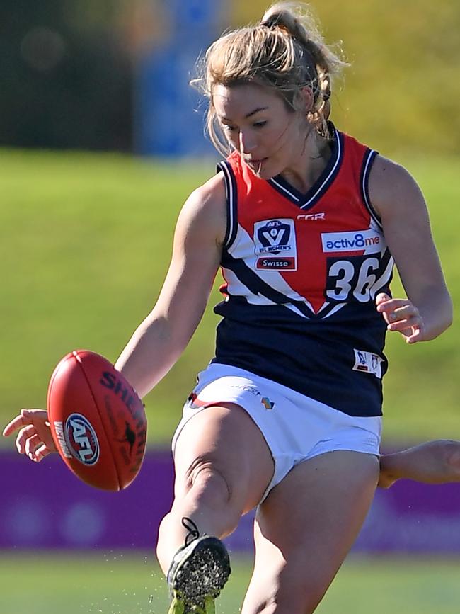 Ellen Buckley in action for Darebin. Picture: Andy Brownbill