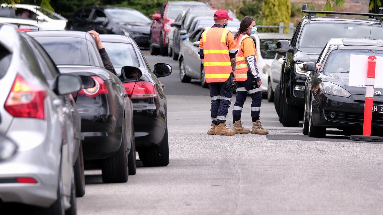 Cars queue for Covid-19 tests at Darebin Arts Centre on Boxing Day in Melbourne. Picture: NCA NewsWire / Luis Enrique Ascui