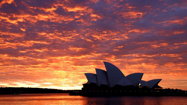 Around 40 per cent of the world observes daylight saving. Picture: NCA NewsWire / Damian Shaw