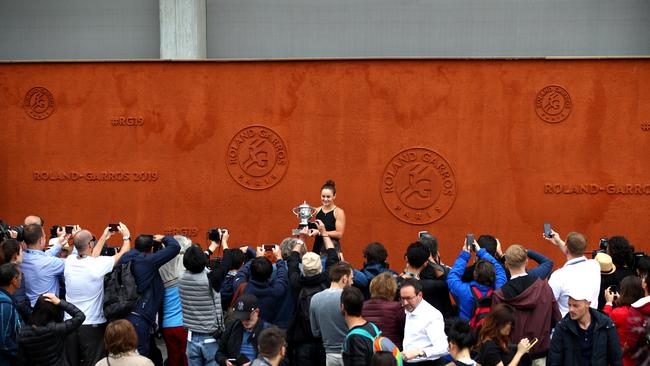 Media clamours to get a shot of Aussie star Ash Barty. Pic: Getty Images