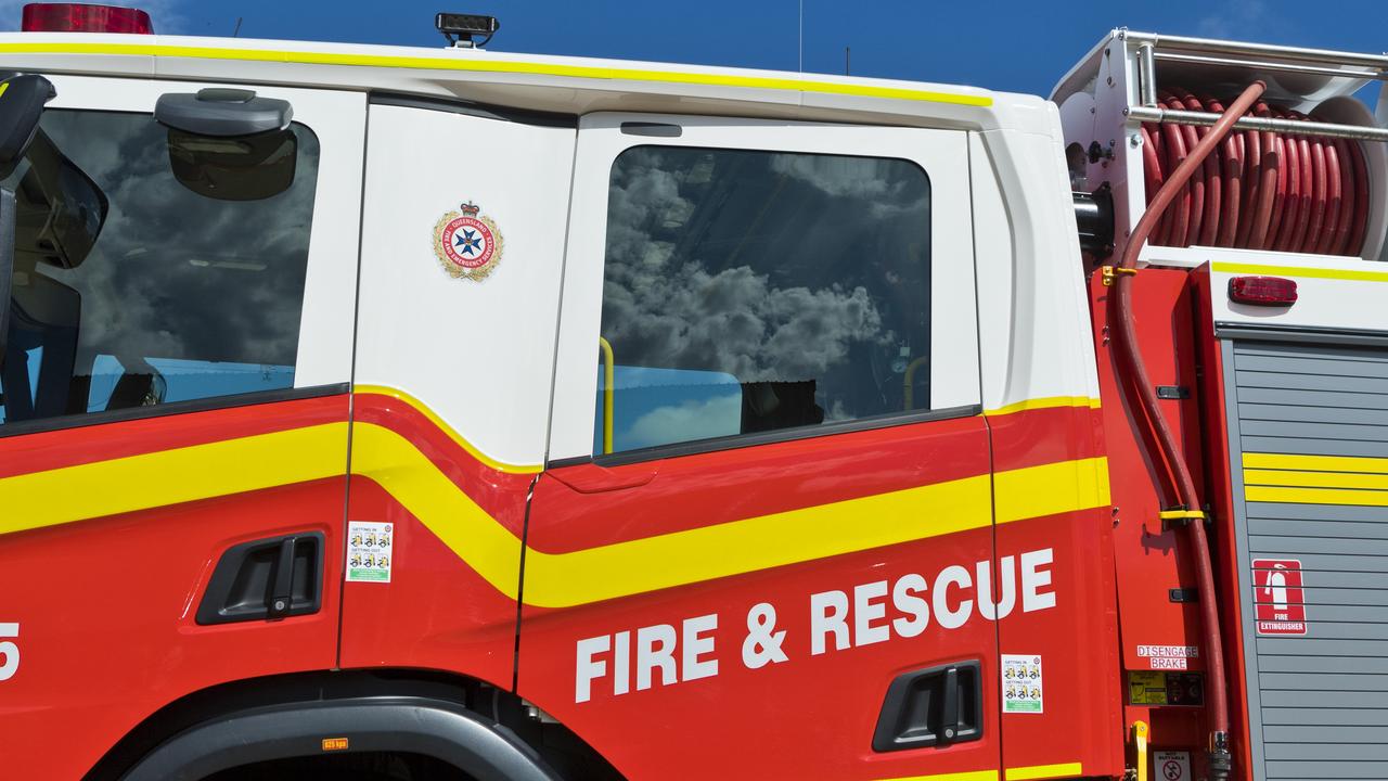 Labrador fire: Car goes up in flames in carport | Gold Coast Bulletin