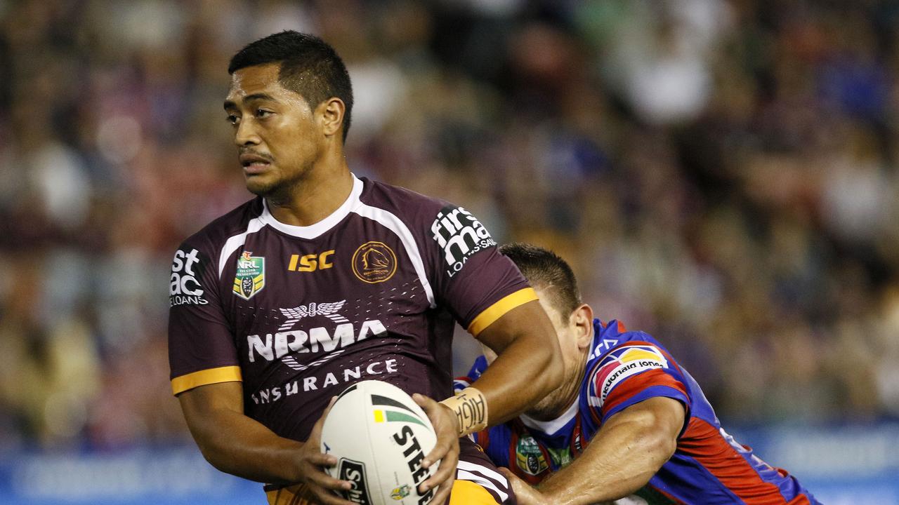 Anthony Milford of the Broncos looks to kick during the Round 5 NRL match between the Newcastle Knights and the Brisbane Broncos at McDonald Jones Stadium in Newcastle, Saturday, April 7, 2018. (AAP Image/Darren Pateman) NO ARCHIVING, EDITORIAL USE ONLY