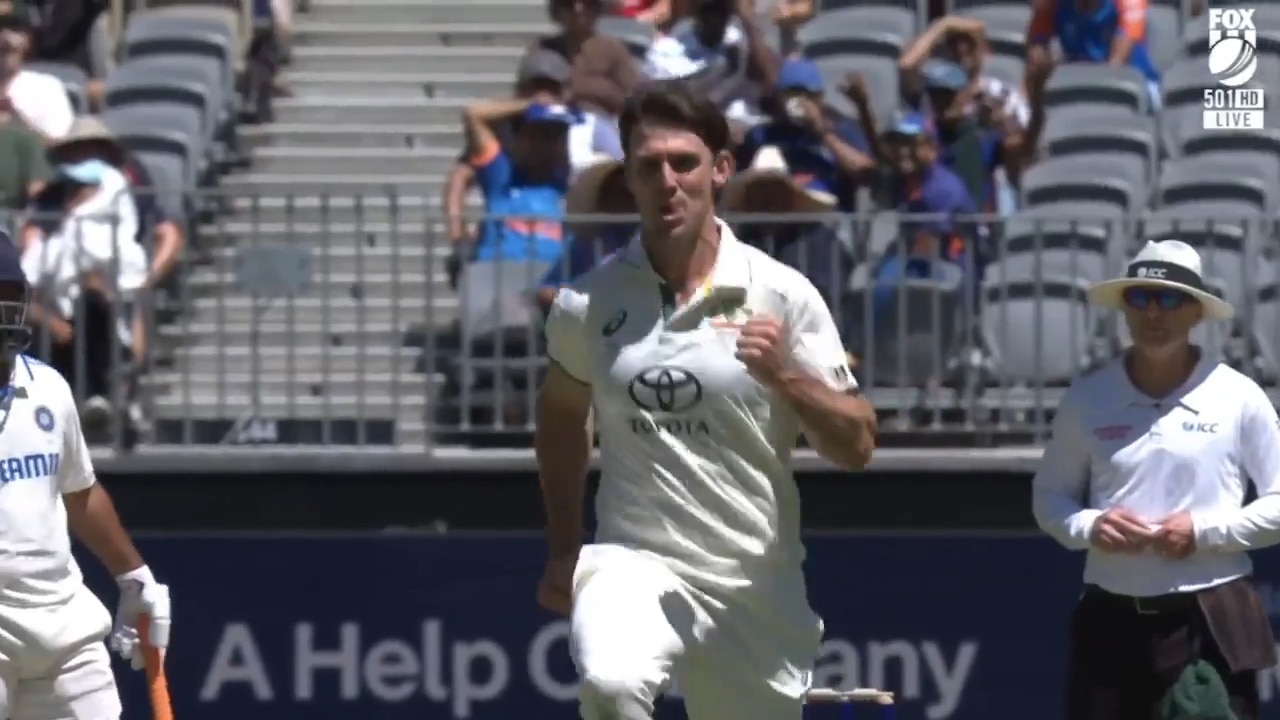 Marsh brings out 'running man' celebration after taking another wicket