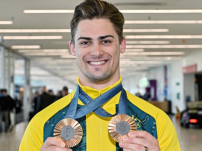 ADELAIDE, AUSTRALIA - NewsWire Photos AUGUST 14, 2024: South Australian Olympic cyclist Matthew Glaetzer arrives home with his two bronze medals at Adelaide airport. Picture: NewsWire / Brenton Edwards