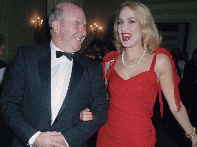 Clive James with famous friend and American model, Jerry Hall in 1993. Picture: Dave Benett/Getty Images