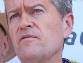 Labor leader Bill Shorten (centre) addresses the media at Garma Festival flanked by Senator Malarndirri McCarthy (left), Warren Snowdon, Senator Pat Dodson (right) and Deputy NT Labor leader Lynne Walker on Sunday July 31, 2016. Mr Shorten says Australia needs to find new and rapid solutions to the indigenous youth justice crisis. (AAP Image/Neda Vanovac) NO ARCHIVING