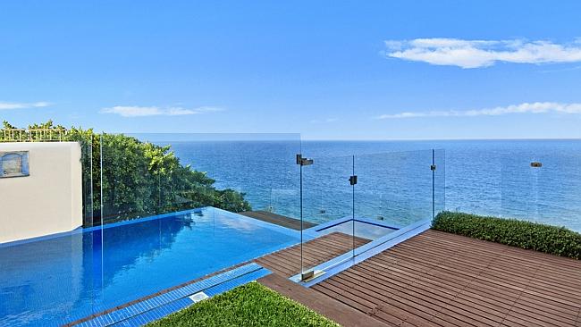 The glamorous pool at Douglas Pde, Dover Heights appears to flow out to sea.