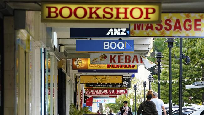 Coolangatta main street. (AAP Image/Dave Hunt)