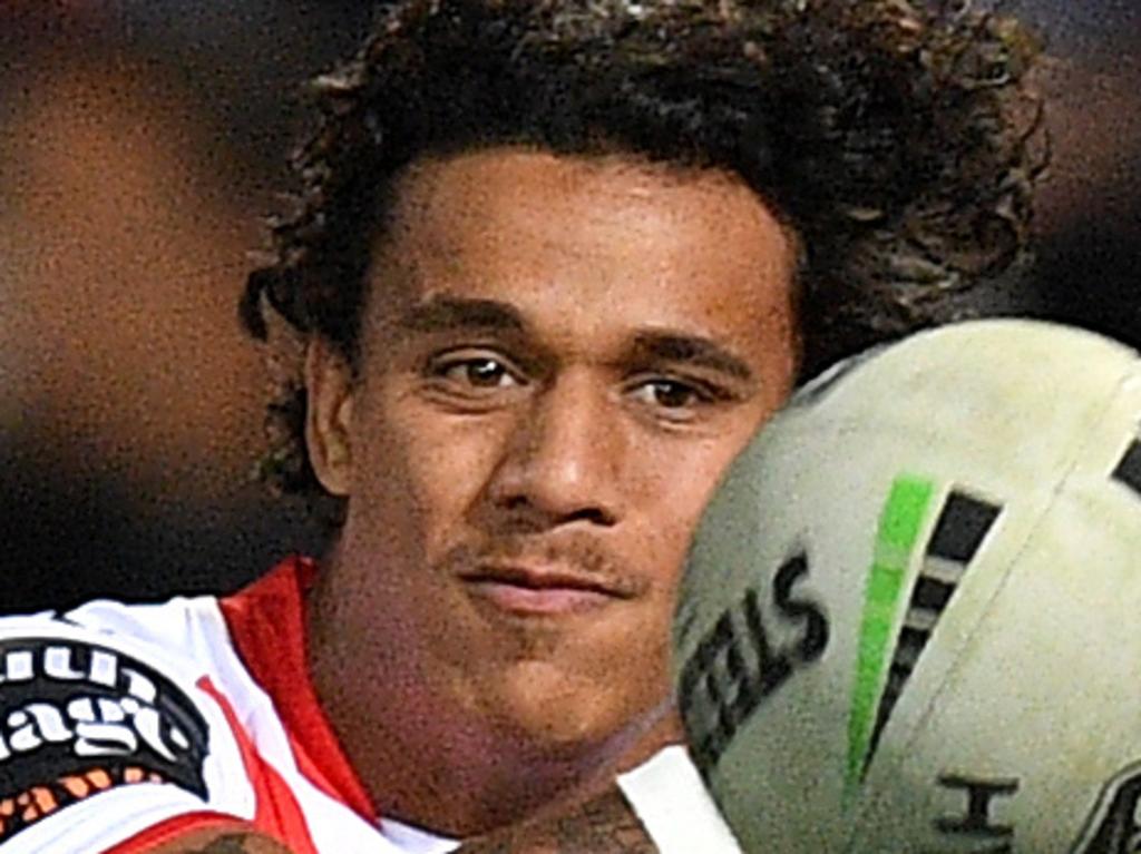 Tristan Sailor of the Dragons warms up ahead of the Round 23 NRL match between the St George Illawarra Dragons and the Sydney Roosters at Jubilee Stadium in Sydney, Saturday, August 24, 2019. (AAP Image/Dan Himbrechts) NO ARCHIVING, EDITORIAL USE ONLY