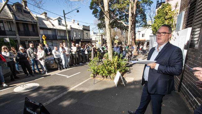 19/08/23. The SundayTelegraph,  Property, Surry Hills, Sydney, NSW, Australia.Auction of 539 Bourke Street in Surry Hills as auctioneer John McGrath brings down the gavel on the sale.Picture: Julian Andrews