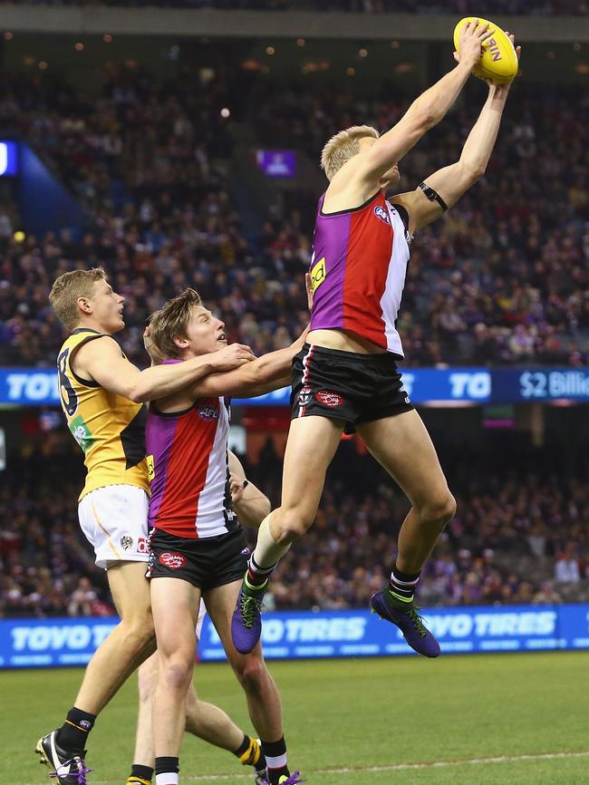 Nick Riewoldt takes a high-flying mark. Picture: Getty Images