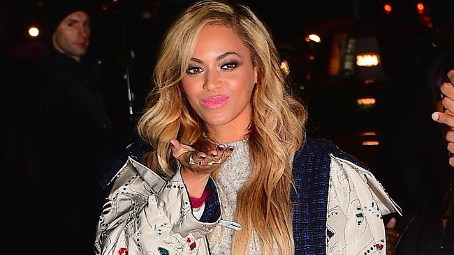 Beyoncé at the Chanel Paris-Salzburg Fashion Show in New York! (31.03.2015