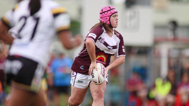 Rilee Jorgensen, 17, looks to pass for the Burleigh Bears. Picture: Erick Lucero